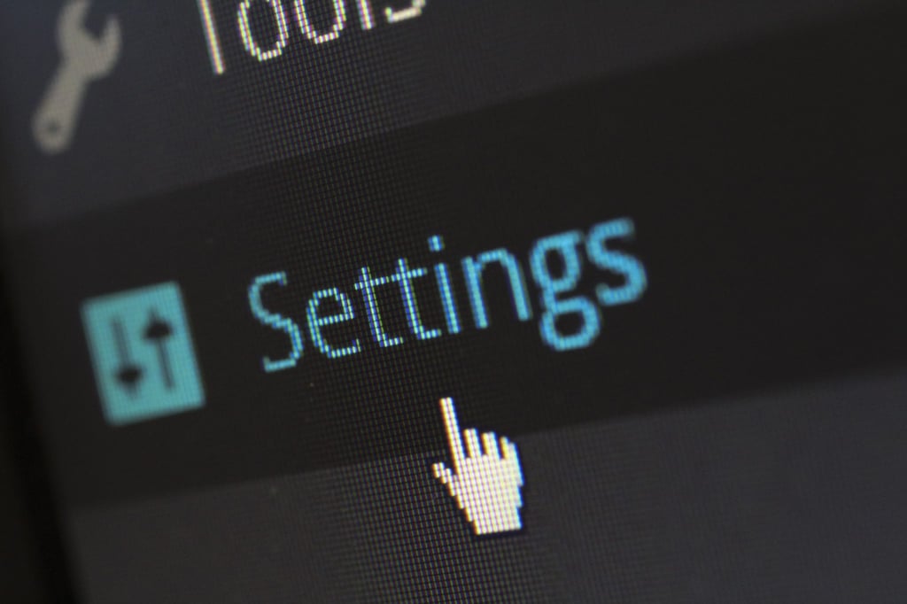 What are the key differences between chatbots and virtual agents?